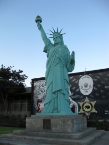 VP Wonders Statue